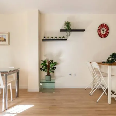Apartment Azahar Metropol Parasol, Parking Gratis Coches Medianos *